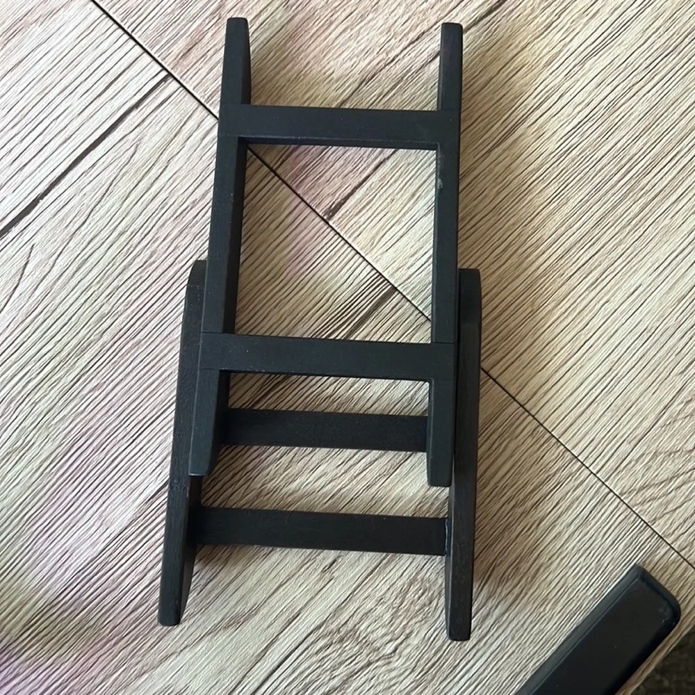 Graduation Cap Display Holder - Picture 4 of 4